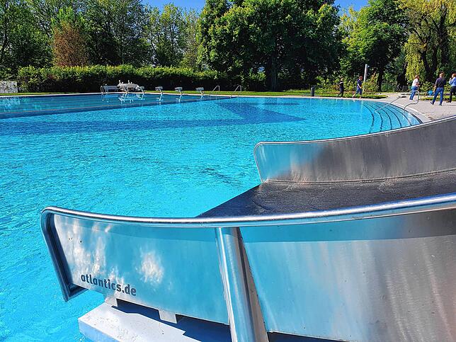 Bild 8: Vorher-Nachher-Fotos: So hat sich das Freibad Waldshut während der Sanierung verändert