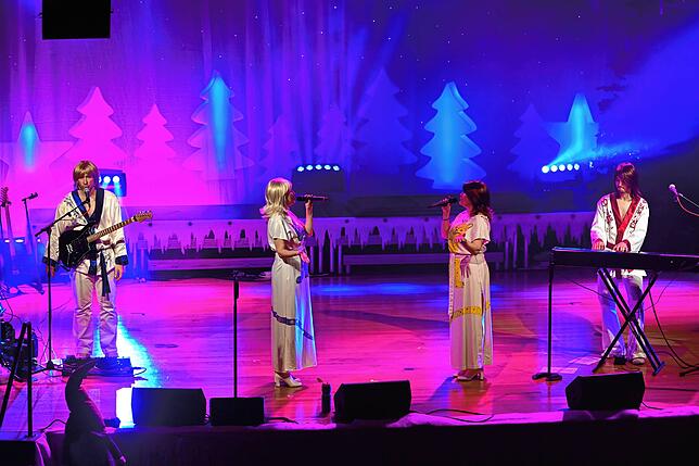 Bild 14: Von rockig bis nostalgisch &ndash; das war los auf dem Triberger Weihnachtszauber