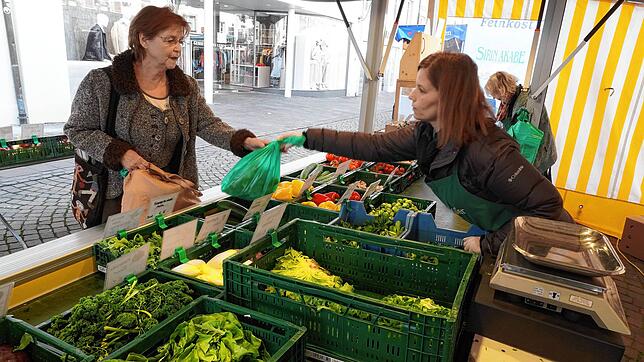 Der Wochenmarkt ist jeden Mittwoch und Samstag in der Waldshuter Kaiserstraße präsent.