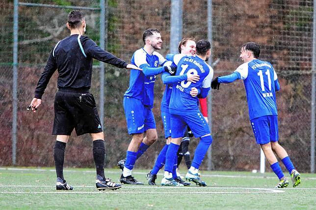 Bild 5: Letzte Aktion bringt FC Überlingen einen Punkt gegen FC Radolfzell. Wir haben die besten Bilder!