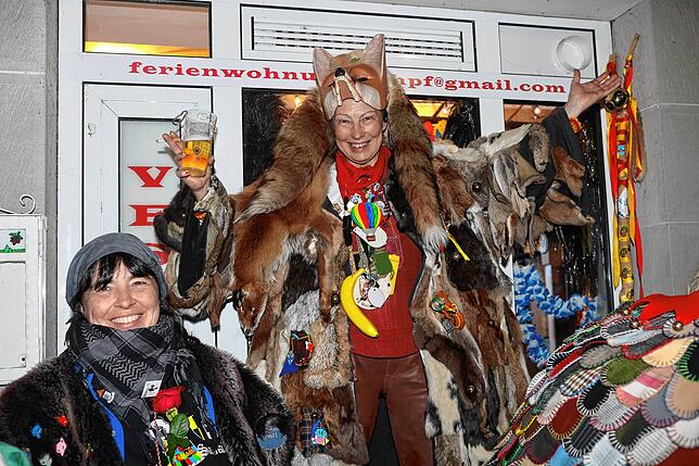 Bild 27: So glückselig wird am Rosenmontag in Konstanz weitergefeiert