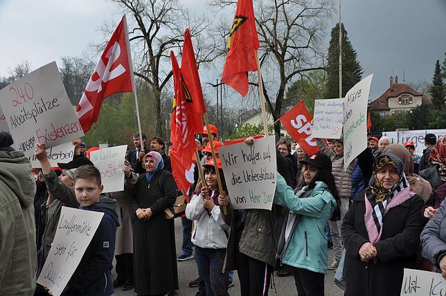 Unter den Demonstranten waren auch zahlreiche Beschäftigte des Standortes Lörrach.