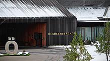 Schwimmbecken, Spa-Bereich, viele Räume und große Säle: beim Öschberghof gibt es im Winter viel zu heizen. Das macht sich besonders in ...