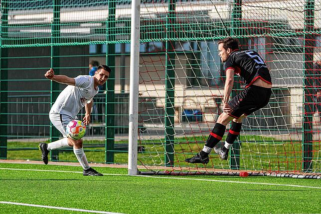Bild 4: TuS Binzen kantert den FC RW Weilheim mit 8:0 &ndash; und wir haben Bilder!