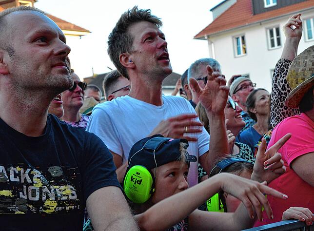 Bild 34: Feiern, Spaß und Laune beim dritten Konzertabend des Markdorf Open-Air 2025