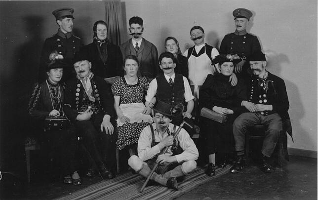 Auch 1937 wurde in Hubertshofen schon Theater gespielt: Das Bild stammt von einer Aufführung der Freiwilligen Feuerwehr mit dem Stück ...