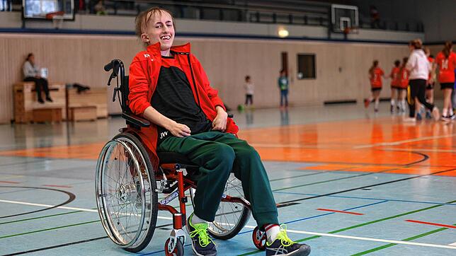 Jakob in der Halle bei einem Heimspiel des HSC Radolfzell.