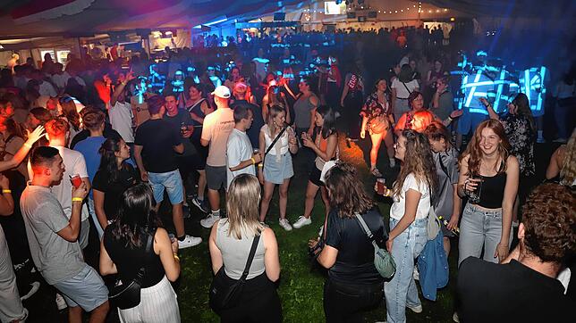 Bei den rund 800 Besuchern der Jubiläums-Party zum 60-jährigen Bestehen der Katholischen Landjugend zum Auftakt des Weinfests im ...