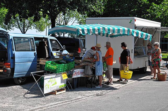 Kleine Erzeuger aus der Region wie der Obsthof Rueß aus Oberteuringen: Das zeichnet den Salemer Wochenmarkt aus.