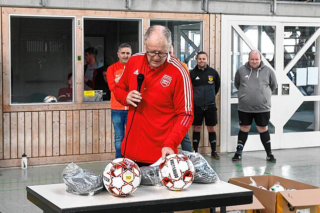 Bild 21: FC 08 Villingen Hallen-Bezirksmeister bei den E-Junioren – wir haben die besten Turnier-Bilder!