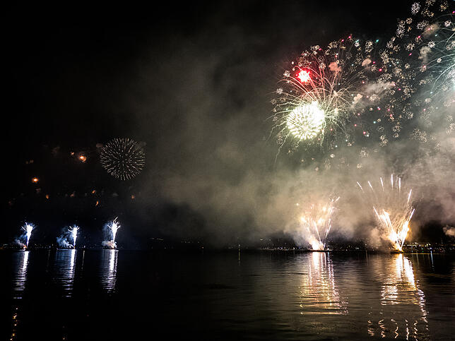 Bild 5: Das Seenachtfest-Feuerwerk vom Logenplatz am Yachthafen: Das Finale in Bildern