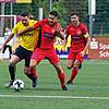 Tobias Rimsberger (SV Denkingen, links) im Zweikampf mit Ramiro David de Lillo vom FC Bad Dürrheim.