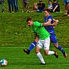 Bricht den Bann: Simon Gantert (vorn, gegen Erzingens Nico Ködel) erlöste die SG Mettingen/Krenkingen mit seinem Treffer und ebnete den ...