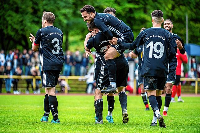 Bild 8: FC 08 Bad Säckingen rettet ein 1:1 im Derby gegen den FC Wallbach &ndash; und wir haben Bilder!