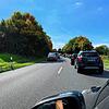 Ein gewöhnlicher Sonntagmittag auf der B&nbsp;31 von Friedrichshafen bis Meersburg: Der Verkehr staut sich bereits auf Höhe des ...
