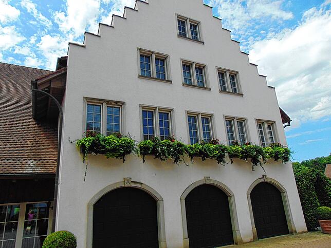 Das Haus von Walter Frey. Nach dem Eigentümerwechsel 1994 bauten die neuen Besitzer in den Jahren 1996 bis 1998 den Hof grundlegend um. ...