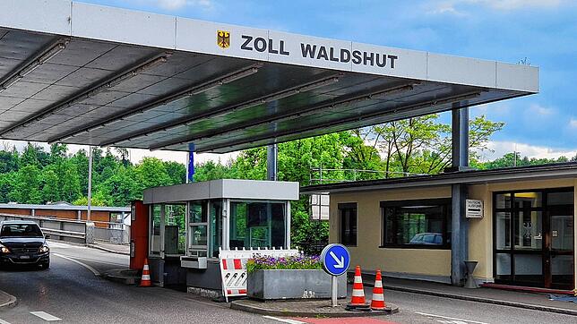 Am Zoll in Waldshut ist ein von nordmazedonischen Behörden gesuchter, mutmaßlicher Sexualstraftäter geschnappt worden.