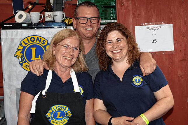 Bild 3: Volle Gläser und beste Stimmung: So ging’s beim Konstanzer Weinfest 2025 weiter