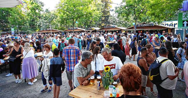 Vom Ambiente im Konstanzer Stadtgarten waren die Besucher begeistert. Abends war dieser Bereich der best besuchte beim Seenachtfest. ...