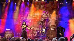 &bdquo;Visions of Atlantic&ldquo; war eine der Metalbands, die auf dem Metalacker ordentlich abfeierten. Mit ihrem Symphonic Metal ...
