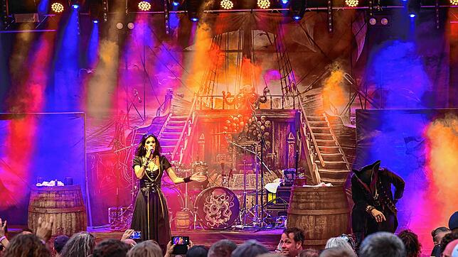 &bdquo;Visions of Atlantic&ldquo; war eine der Metalbands, die auf dem Metalacker ordentlich abfeierten. Mit ihrem Symphonic Metal ...