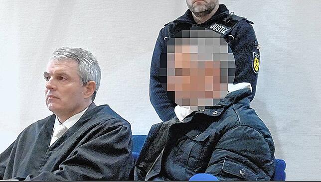 Sven T. und sein Verteidiger Urs Gronenberg. Das Gericht verurteilte Sven T. wegen des Mordes an seiner Ehefrau zu einer Freiheitsstrafe ...