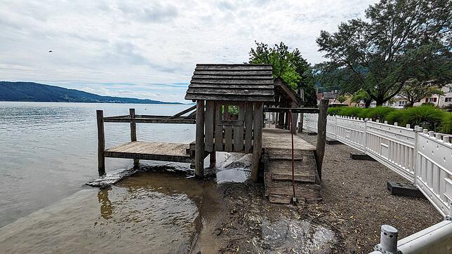 Der Spielplatz im Uferpark Bodman steht unter Wasser und ist abgesperrt.