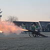 Mit zwölf Salven aus vier Kanonen startet das Historische Grenadiercorps Villingen auf dem Hubenloch das neue Jahr.