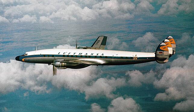 Eine „Super Star“ des US-Herstellers Lockheed in den Farben der Lufthansa Ende der 1950er-Jahre.