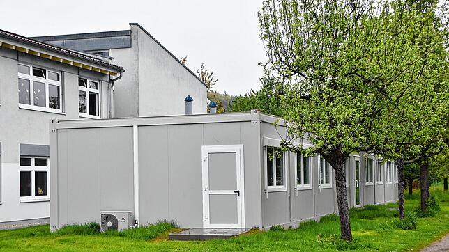 Der Raumbedarf der Hebelschule im Rheinfelder Ortsteil Nollingen wird derzeit mit Containern gedeckt.