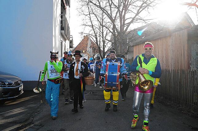 Bild 27: Bilder vom Frickinger Narrenbaumstellen