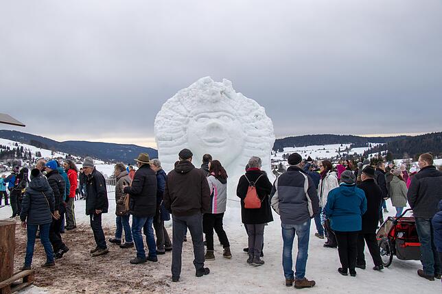 Bild 9: Eiskalte Kunst entsteht beim dritten Schneeskulpturenfestival in Bernau