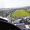 Landeanflug auf den Konstanzer Flugplatz. Noch ist nicht klar, wohin die Reise geht mit der Einrichtung im Industriegebiet.