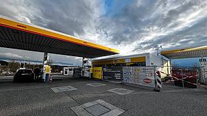 Die Tankstelle in Dogern: Unser Bild stammt vom 13. März, als Bauarbeiten an der Tankstelle stattgefunden haben.