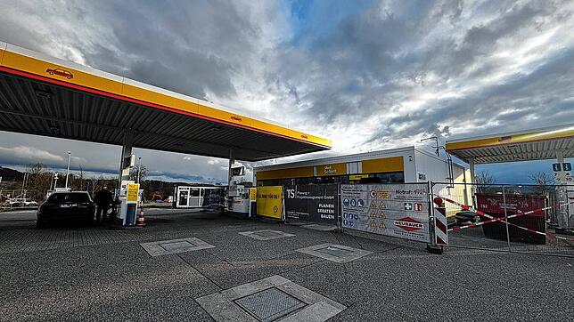 Die Tankstelle in Dogern: Unser Bild stammt vom 13. März, als Bauarbeiten an der Tankstelle stattgefunden haben.