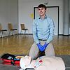 Martin Zinsmaier vom Kreisverband des Deutschen Roten Kreuzes weiß, wie wichtig öffentlich zugängliche Defibrillatoren sind. Bild: Laura ...
