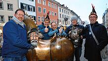 Die freuen sich auf die Straßenfasnacht auf der Marktstätte: Thomas Mazzardo von den Konstanzer Keilern, Mathias Trempa von den ...