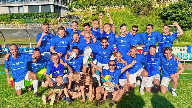 Aufstieg perfekt: Die „Zweite“ des TuS Stetten besiegelte mit einem 7:0 gegen die SG Malsburg/Marzell den Titel in der Kreisliga B-1.
