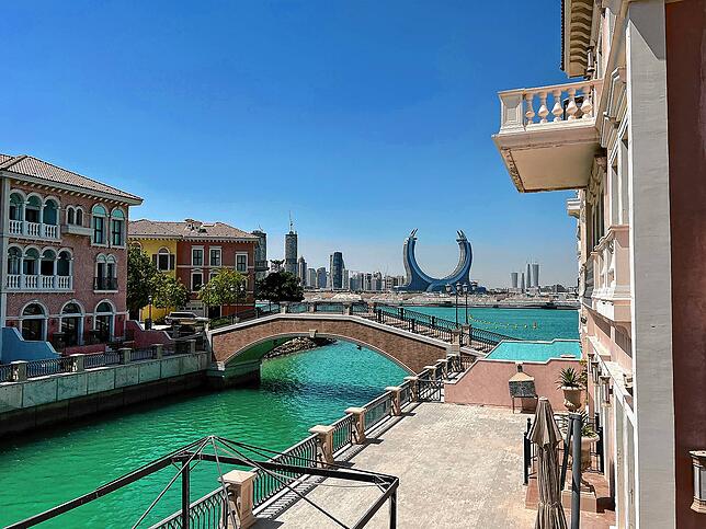 Der moderne Stadtteil „The Pearl“ ist eine künstlich aufgeschüttete Insel, die stark an Venedig erinnert.