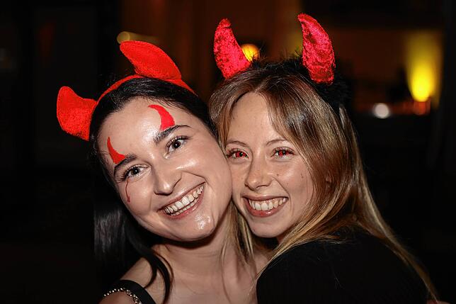 Bild 25: Schaurig-schöne Partystimmung mit Kürbis und Zombies