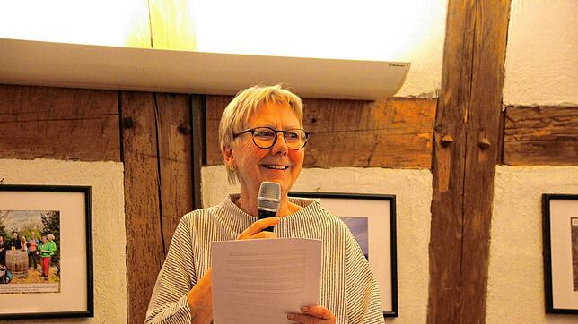 Jutta Binner-Schwarz, eine von drei Vorsitzenden des Schwarzwaldvereins Stühlingen informierte über die im Oktober geplante Ausstellung ...