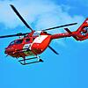 Ein Rettungshubschrauber im Einsatz. (Symbolbild) Ein 82-Jähriger ist bei Stühlingen mit seinem Fahrrad in die Regionalbahn gekracht und ...