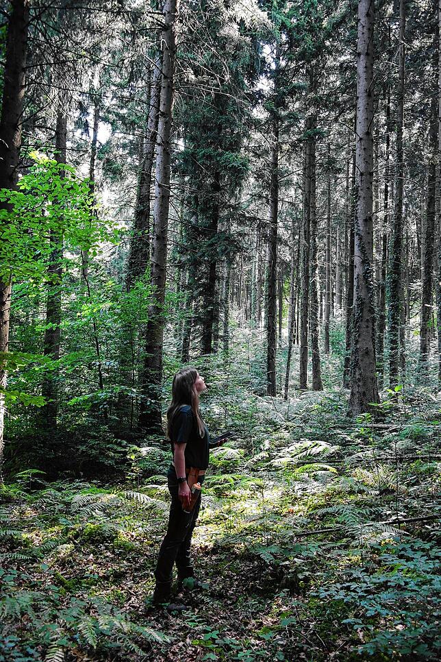 Trotz der Herausforderungen liebt Luisa Musahl ihre Arbeit im Wald und möchte ihre Begeisterung gern weitergeben.