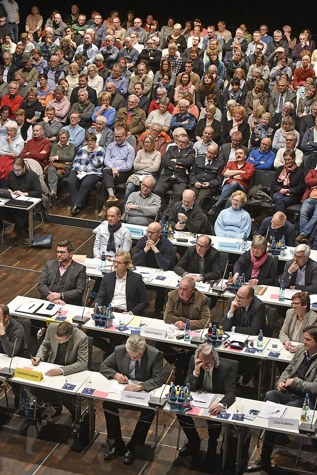 Die Gemeinderäte haben abgestimmt: Nun arbeiten die Fraktionen die Bürgermeisterwahl auf. Bild: Roland Sigwart