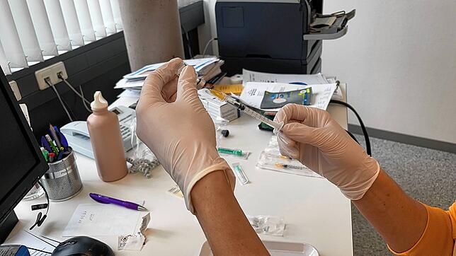 In den Arztpraxen gelang Großartiges. Vor allem zum Jahresende wurden Tausende von Auffrischungsimpfungen in den Praxen gespritzt.
