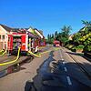 Die Feuerwehr rückt mit mehreren Fahrzeugen nach Iznang aus.