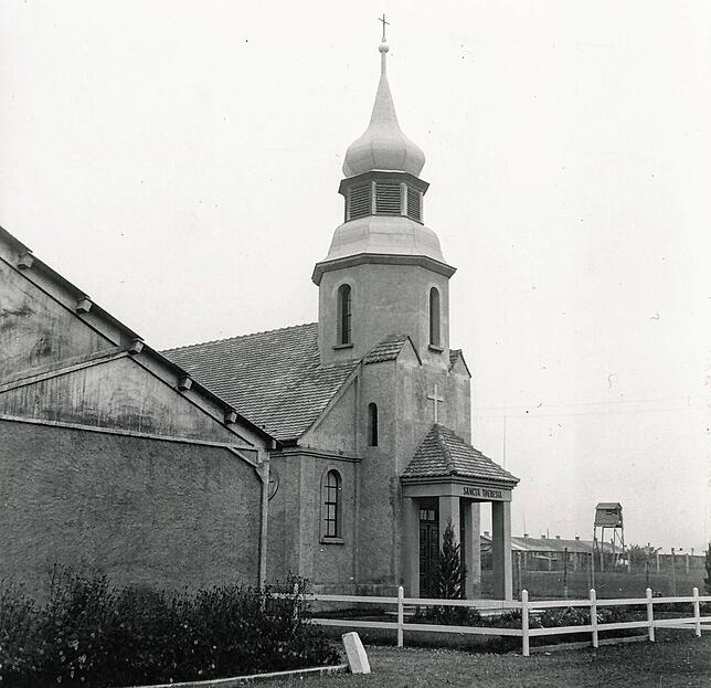 Die Theresienkapelle im Industriegebiet. Die Aufnahme ist 1947 entstanden.