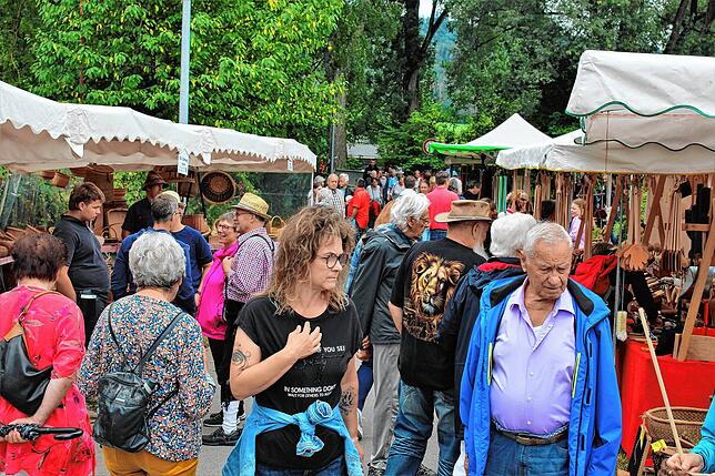 Bild 2: Festgottesdienst und Historische Marktgasse an der Sichelhenke in Bohlingen