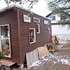 Etwas mehr als sechs Monate hat Kolja Legde gebraucht, um das Familienhaus zu bauen. Im Jahr 2016 wurde er von der Baumarktkette Bauhaus ...