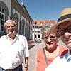 Zu heiß um auf die rote Bank zu sitzen: Wilfried Wellern (links) und Ruth Neufeld am Dienstag am Überlinger Mantelhafen bei der Aktion ...